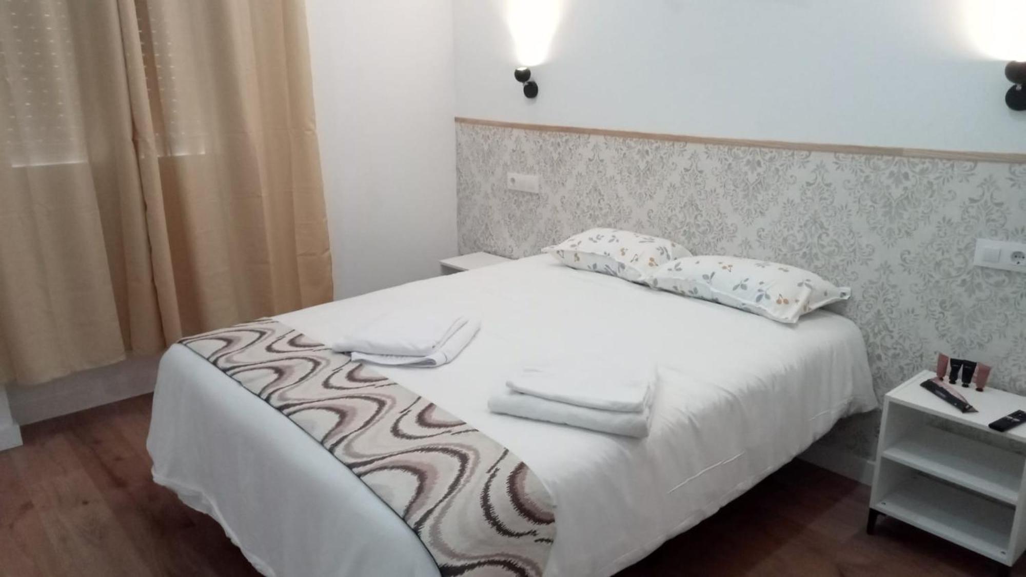 Sg Rooms Consuegra Bagian luar foto