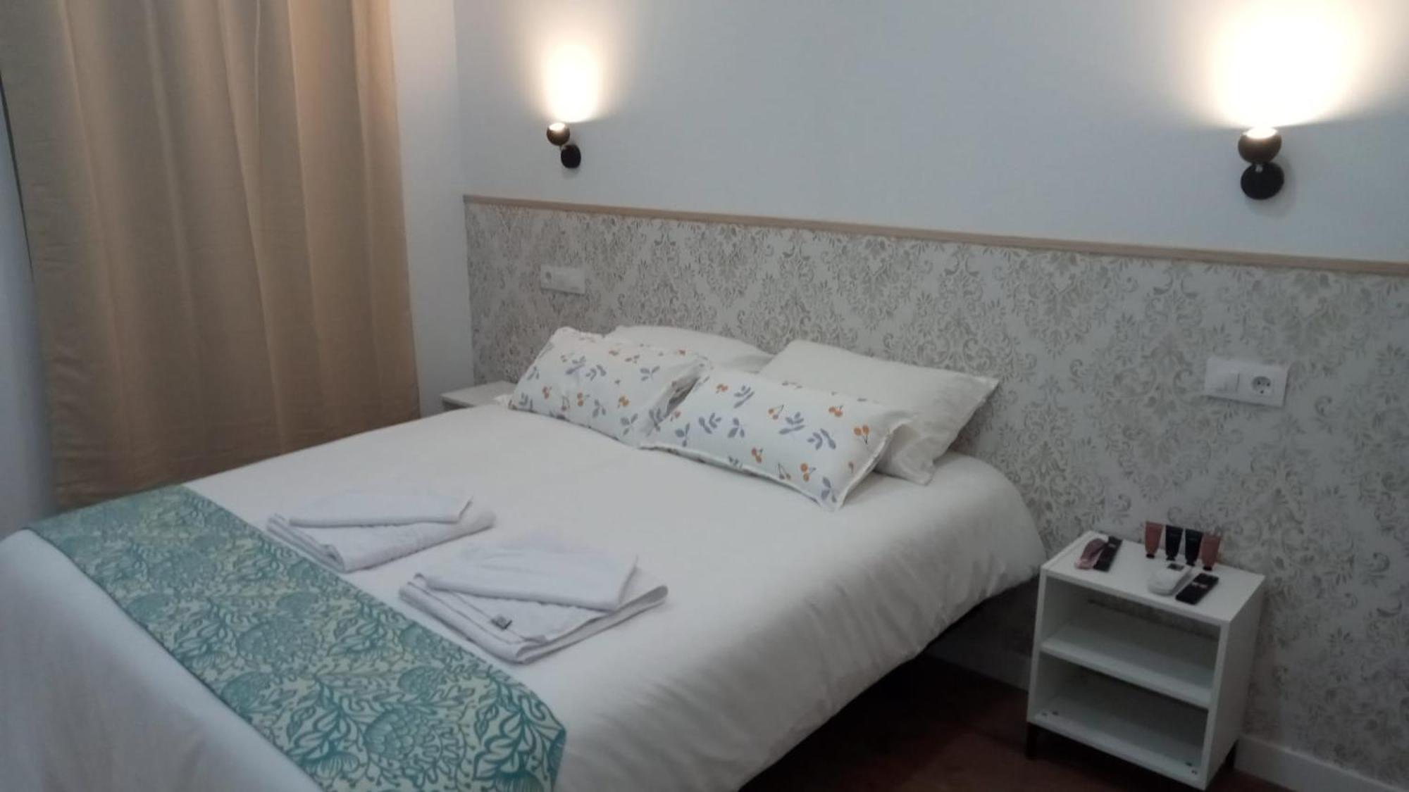 Sg Rooms Consuegra Bagian luar foto