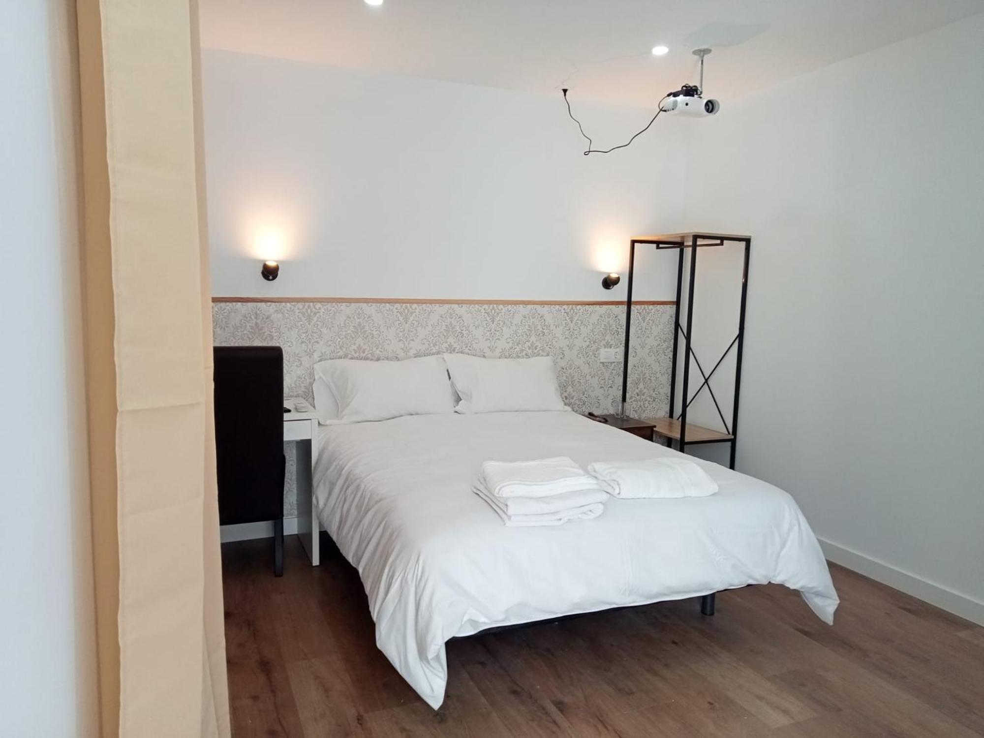 Sg Rooms Consuegra Bagian luar foto