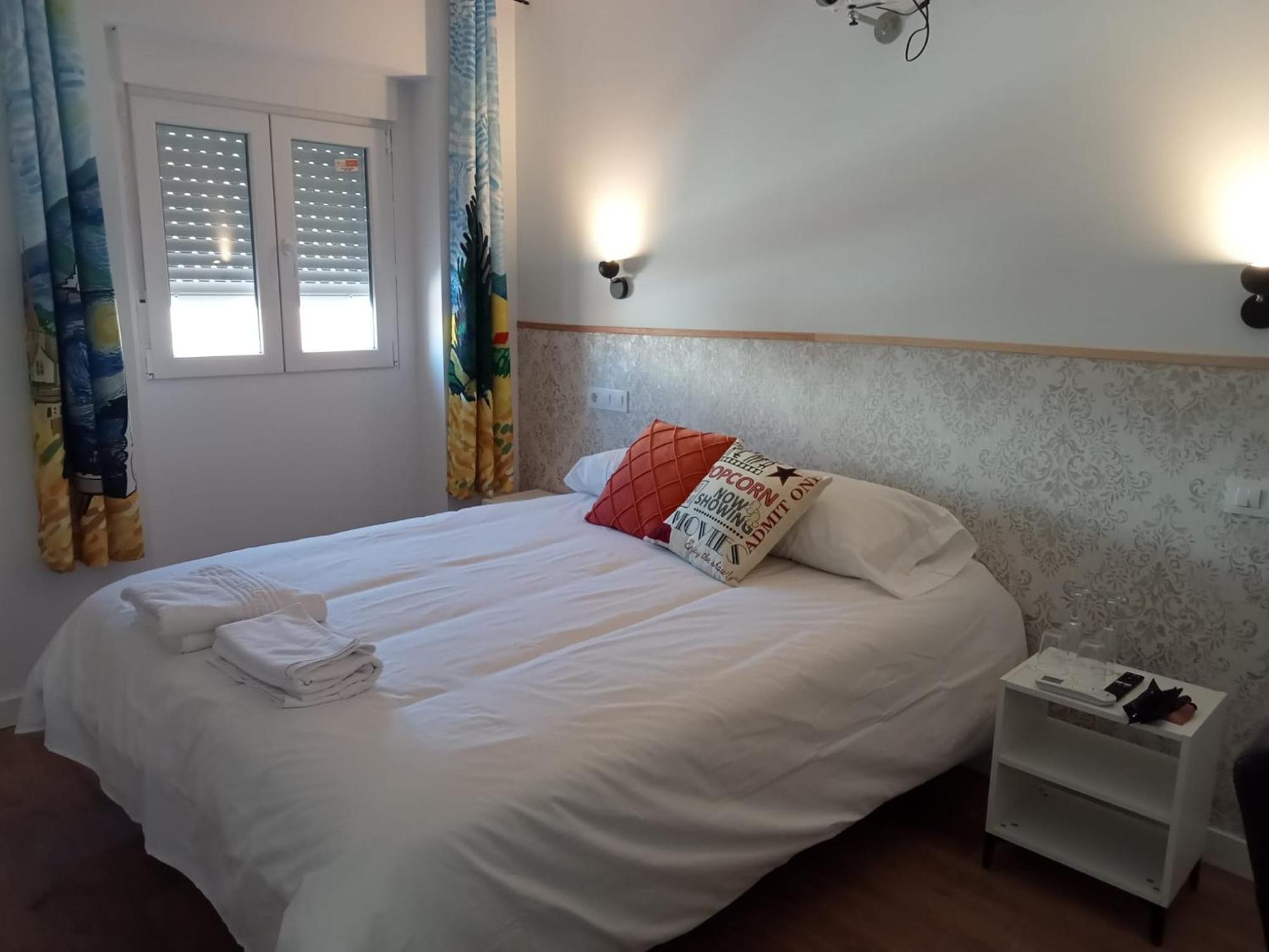 Sg Rooms Consuegra Bagian luar foto