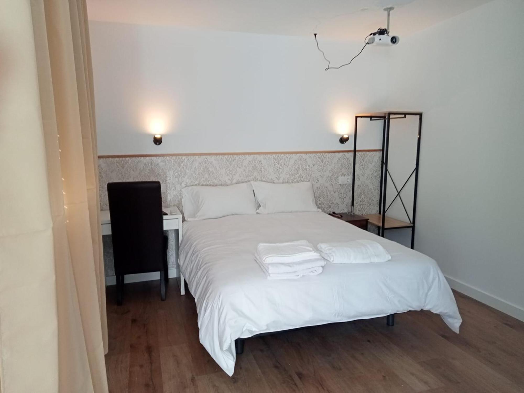 Sg Rooms Consuegra Bagian luar foto