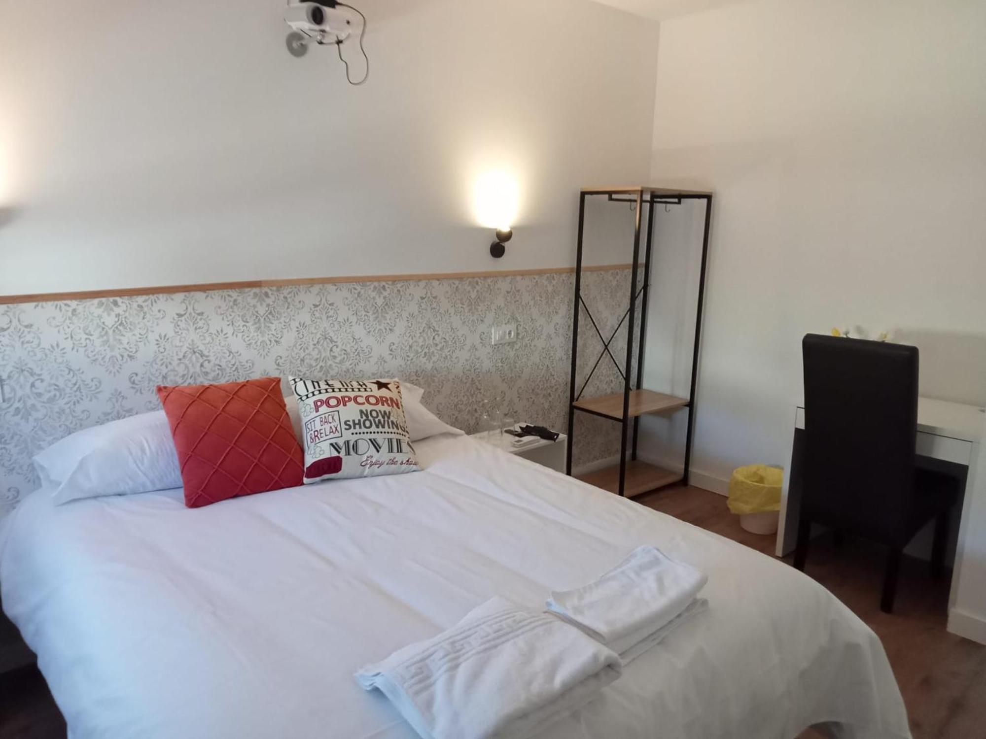 Sg Rooms Consuegra Bagian luar foto